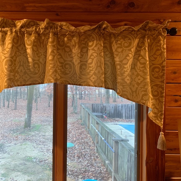 Window Valance - Picture 4 of 4
